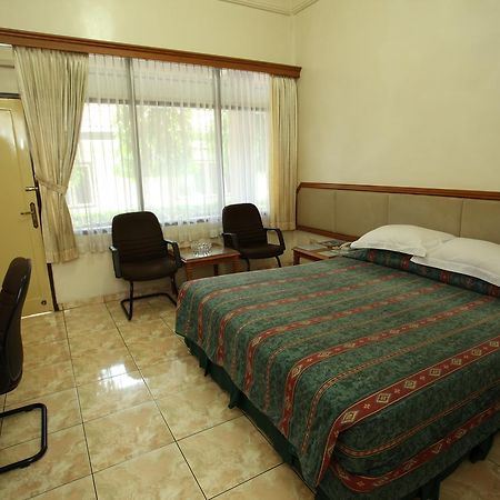 Langensari Hotel Cirebon Kültér fotó